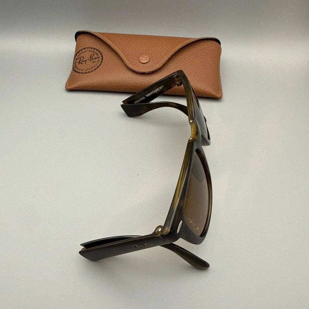 Ray-Ban Wayfarer Folding Classic Tortoise Frame w/ Ray-Ban Travel Case -Vintage